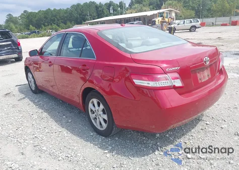2010 Toyota Camry Le z USA, uszkodzony, nr VIN 4T1BF3EK0AU556172